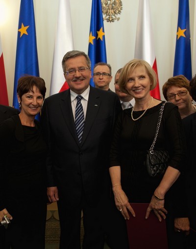 Le 5 octobre 2011, Claudine KIEDA, Directeur de Recherche CNRS, a reçu le titre de professeur des universités polonaises remis par le président de la République de Pologne, à la demande de l’Université Jagellon de Cracovie.