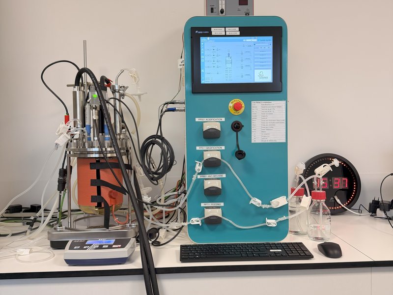 bioreactor and Neptune controller (Pierre Guérin)